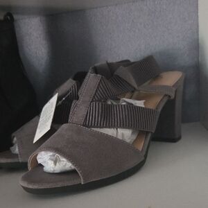 Chic Women's Gray Heeled Sandals